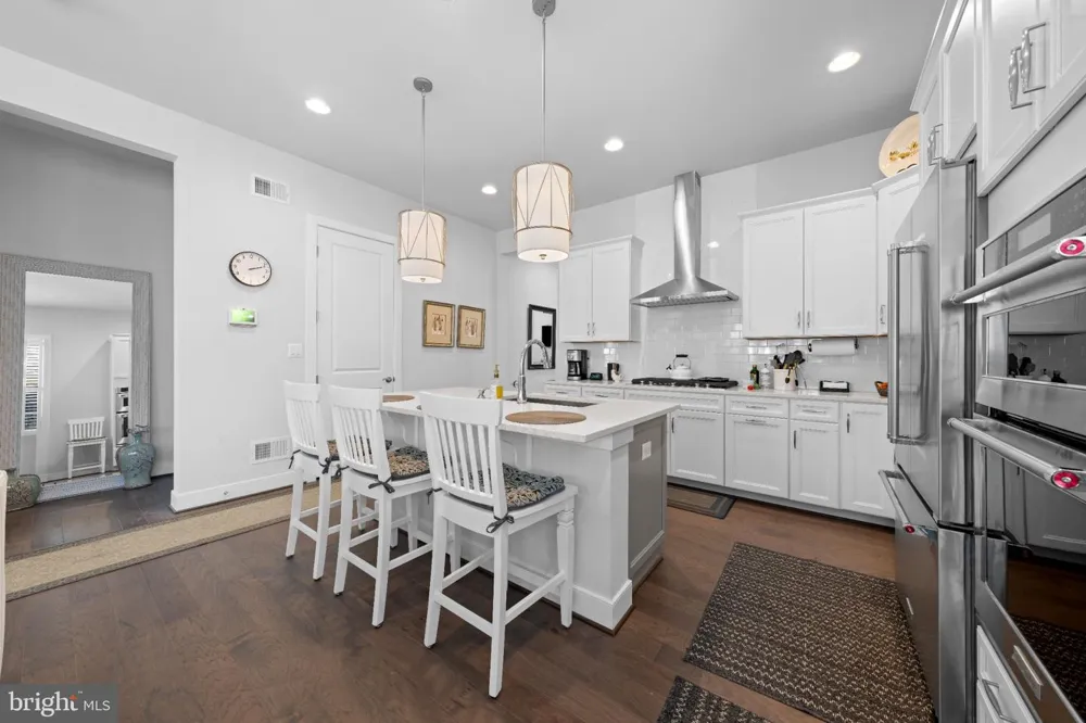 23702 SEPTEMBER SUN SQUARE Ashburn, VA 20148