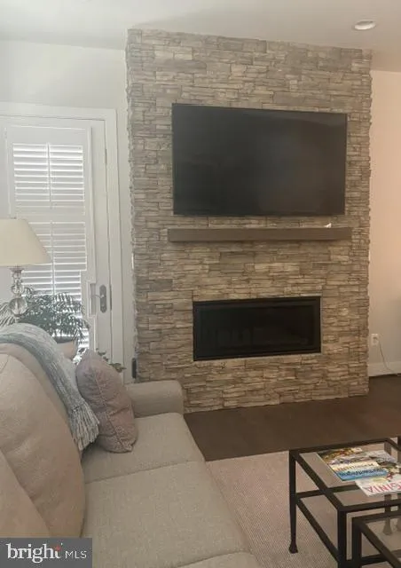 23702 SEPTEMBER SUN SQUARE Ashburn, VA 20148
