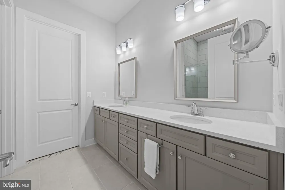 23702 SEPTEMBER SUN SQUARE Ashburn, VA 20148