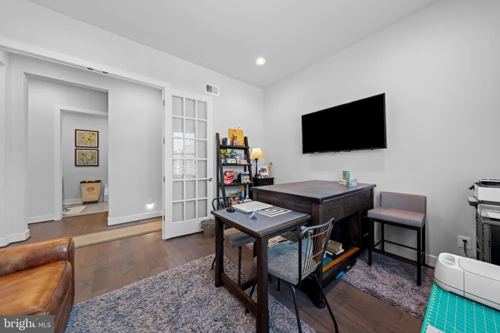 23702 SEPTEMBER SUN SQUARE Ashburn, VA 20148