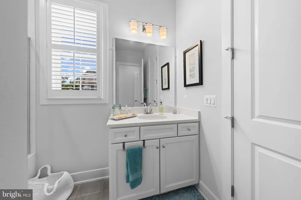 23702 SEPTEMBER SUN SQUARE Ashburn, VA 20148