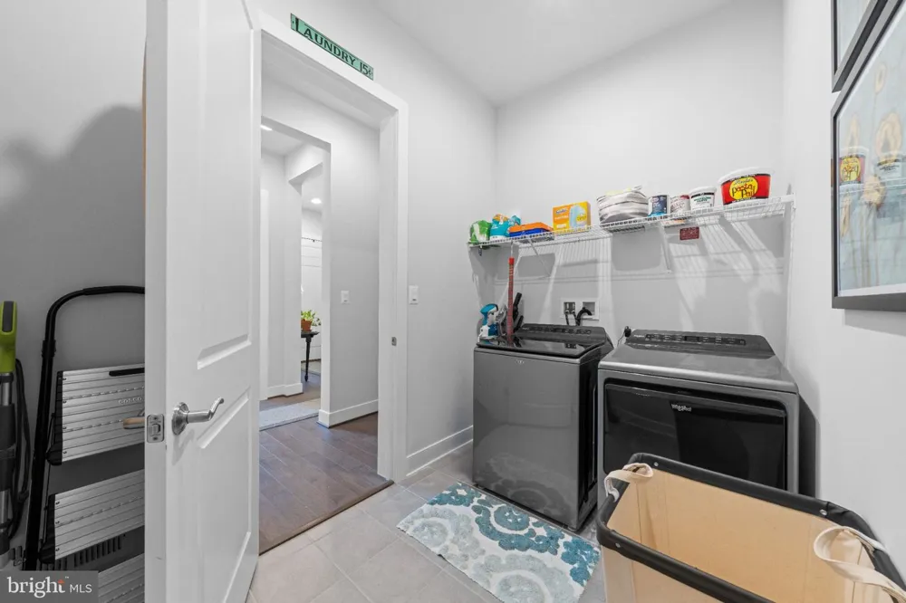 23702 SEPTEMBER SUN SQUARE Ashburn, VA 20148