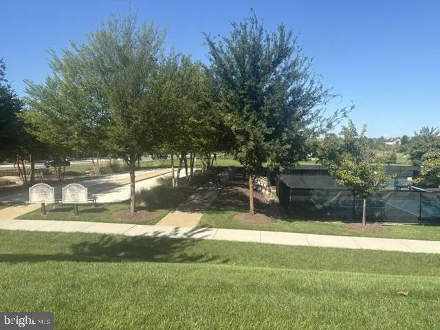 23702 SEPTEMBER SUN SQUARE Ashburn, VA 20148