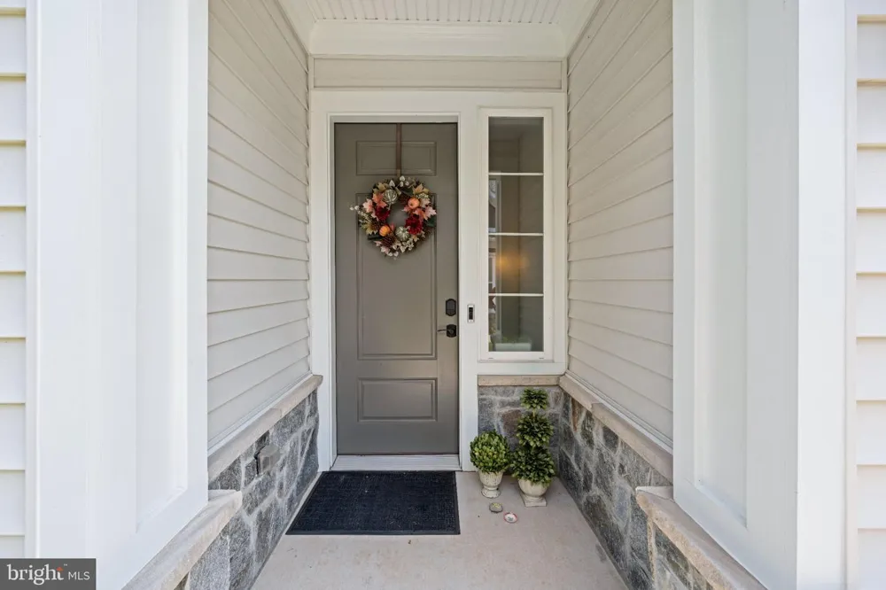 23702 SEPTEMBER SUN SQUARE Ashburn, VA 20148
