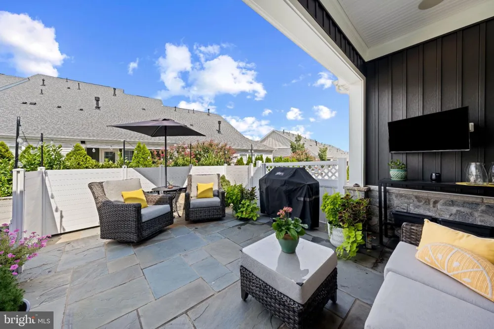 23702 SEPTEMBER SUN SQUARE Ashburn, VA 20148