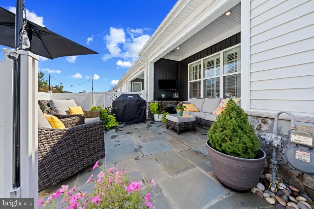 23702 SEPTEMBER SUN SQUARE Ashburn, VA 20148