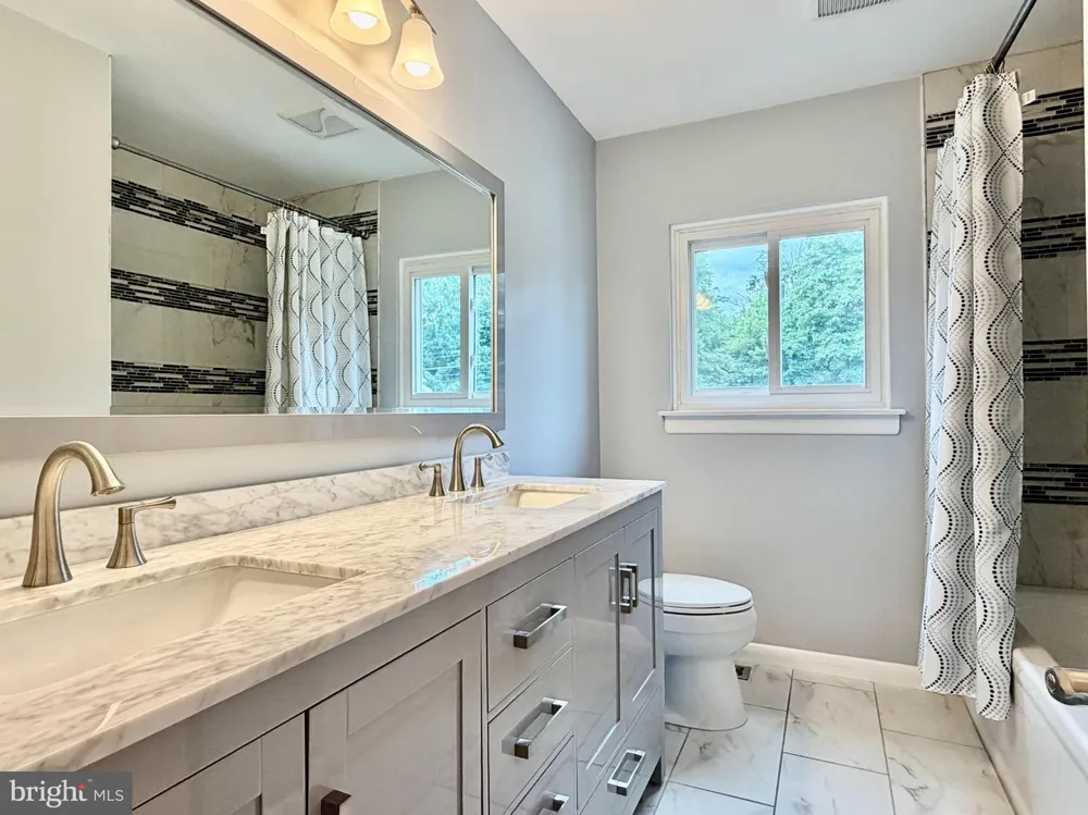 402 ST DAVID DRIVE Mount Laurel, NJ 08054
