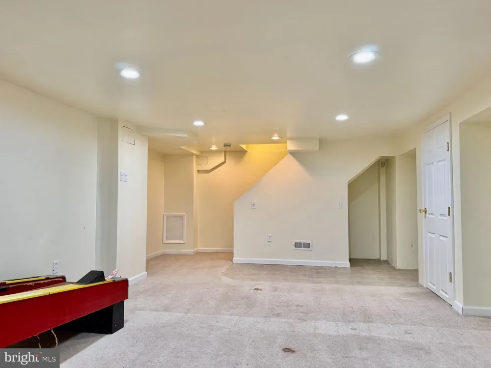 402 ST DAVID DRIVE Mount Laurel, NJ 08054