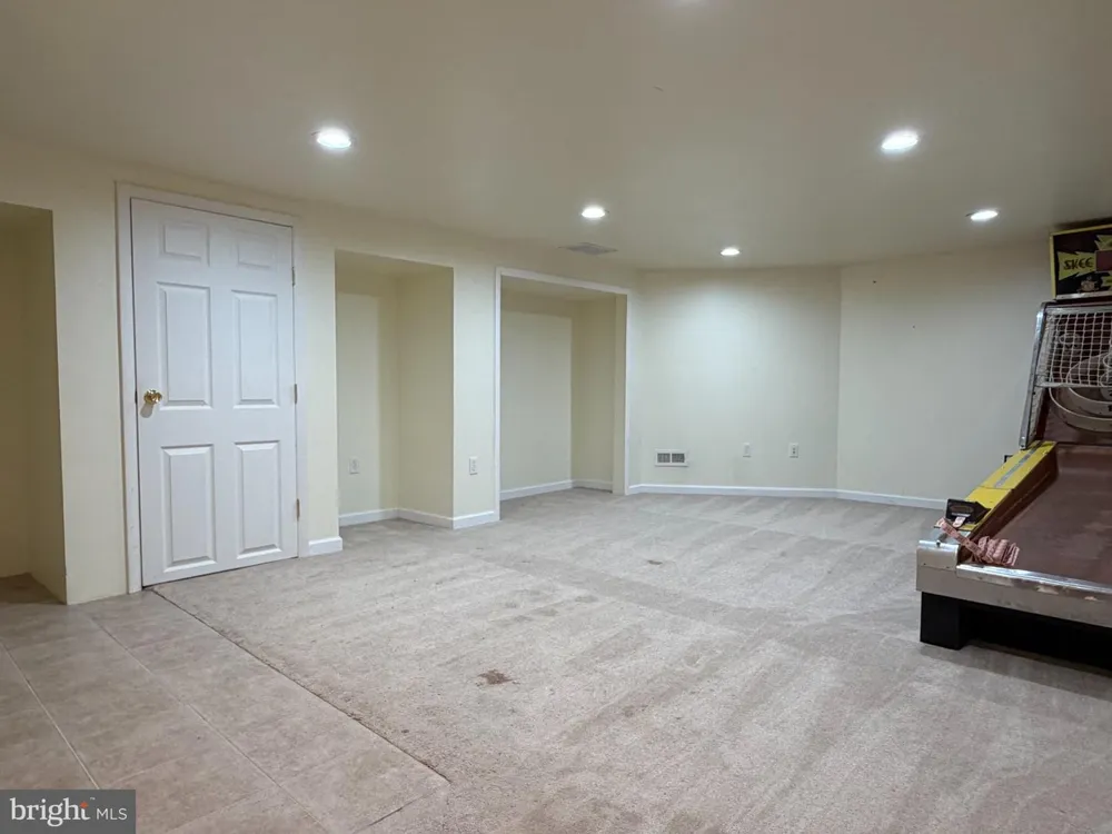 402 ST DAVID DRIVE Mount Laurel, NJ 08054