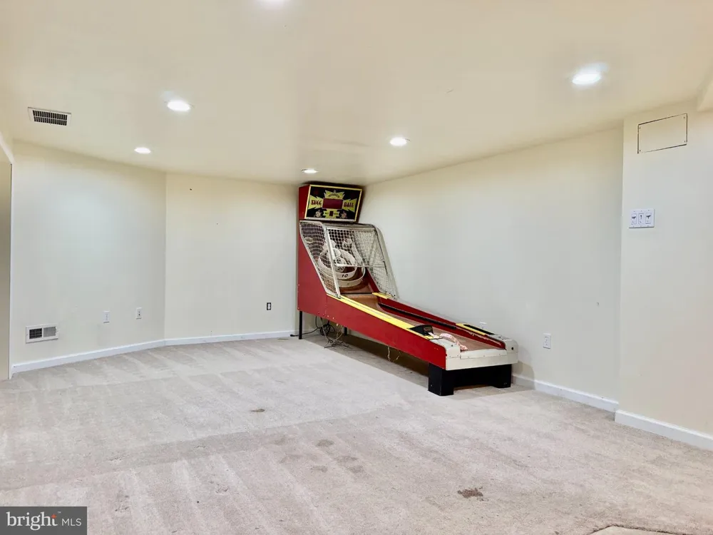 402 ST DAVID DRIVE Mount Laurel, NJ 08054