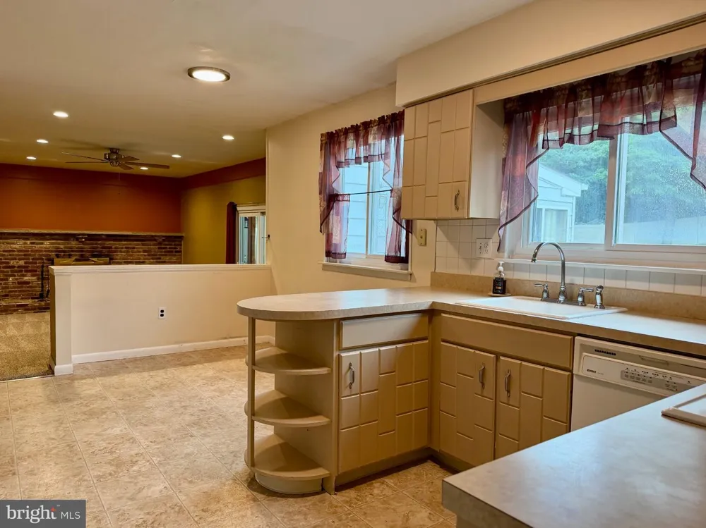 402 ST DAVID DRIVE Mount Laurel, NJ 08054
