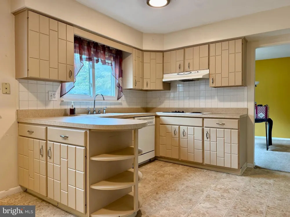 402 ST DAVID DRIVE Mount Laurel, NJ 08054