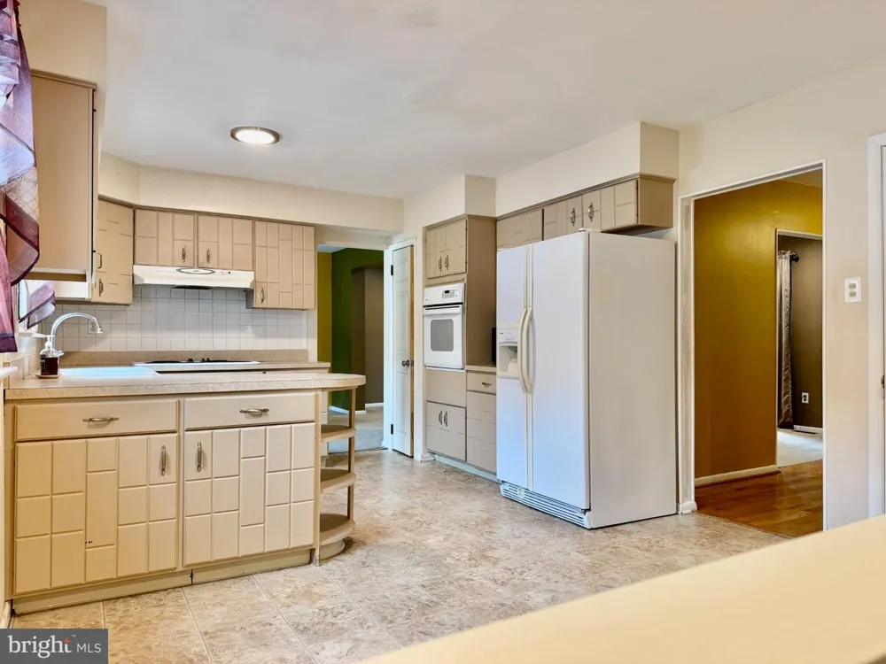 402 ST DAVID DRIVE Mount Laurel, NJ 08054