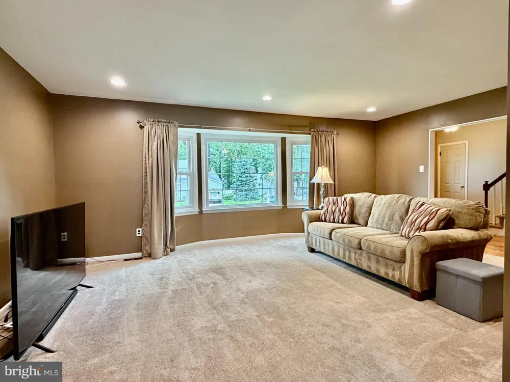 402 ST DAVID DRIVE Mount Laurel, NJ 08054