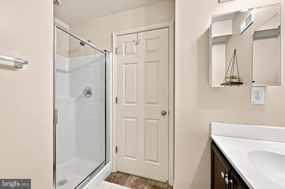 3553 NAAMANS DRIVE Claymont, DE 19703