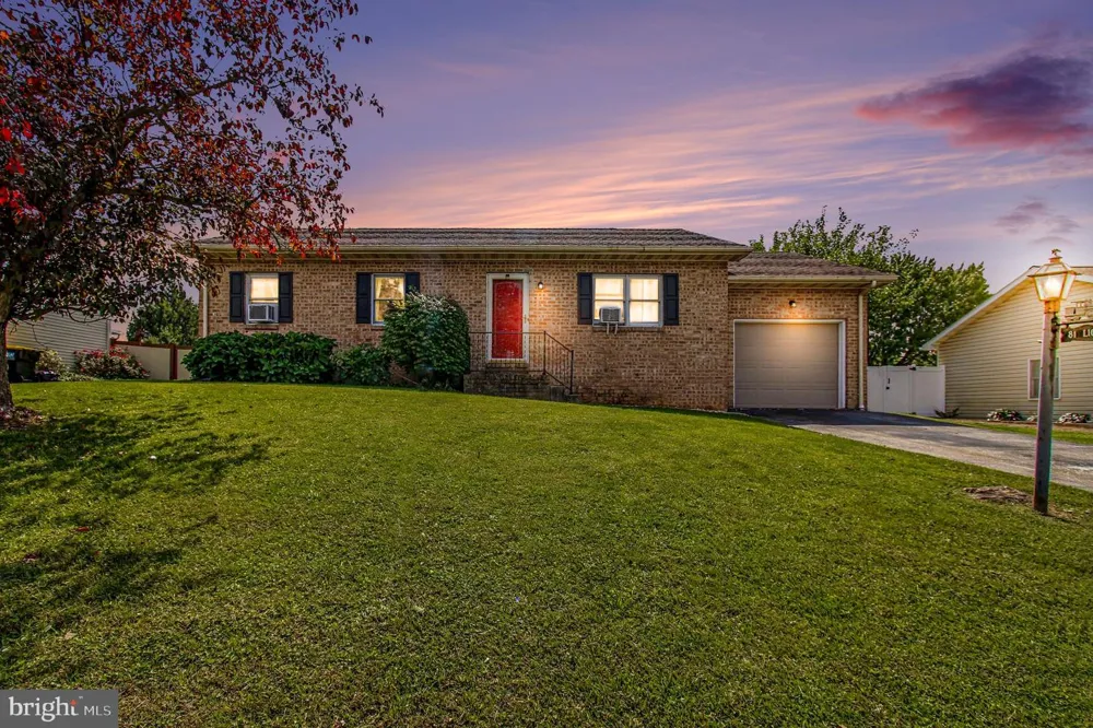 81 LION DR. Hanover, PA 17331
