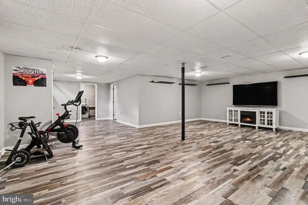 81 LION DR. Hanover, PA 17331
