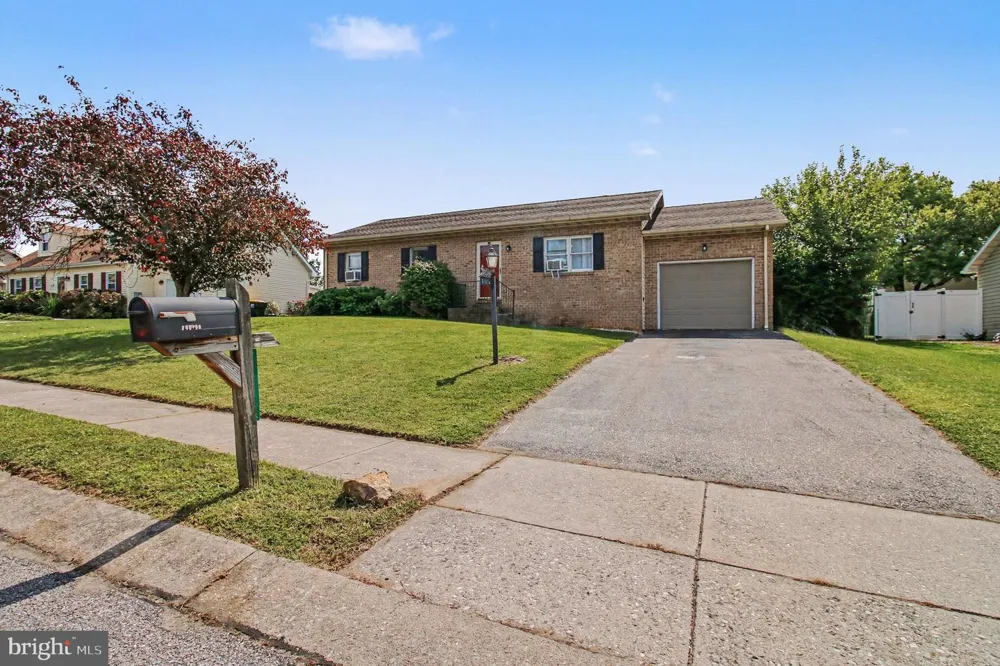 81 LION DR. Hanover, PA 17331