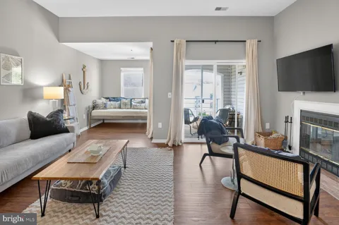 20 GREYSTONE COURT #I