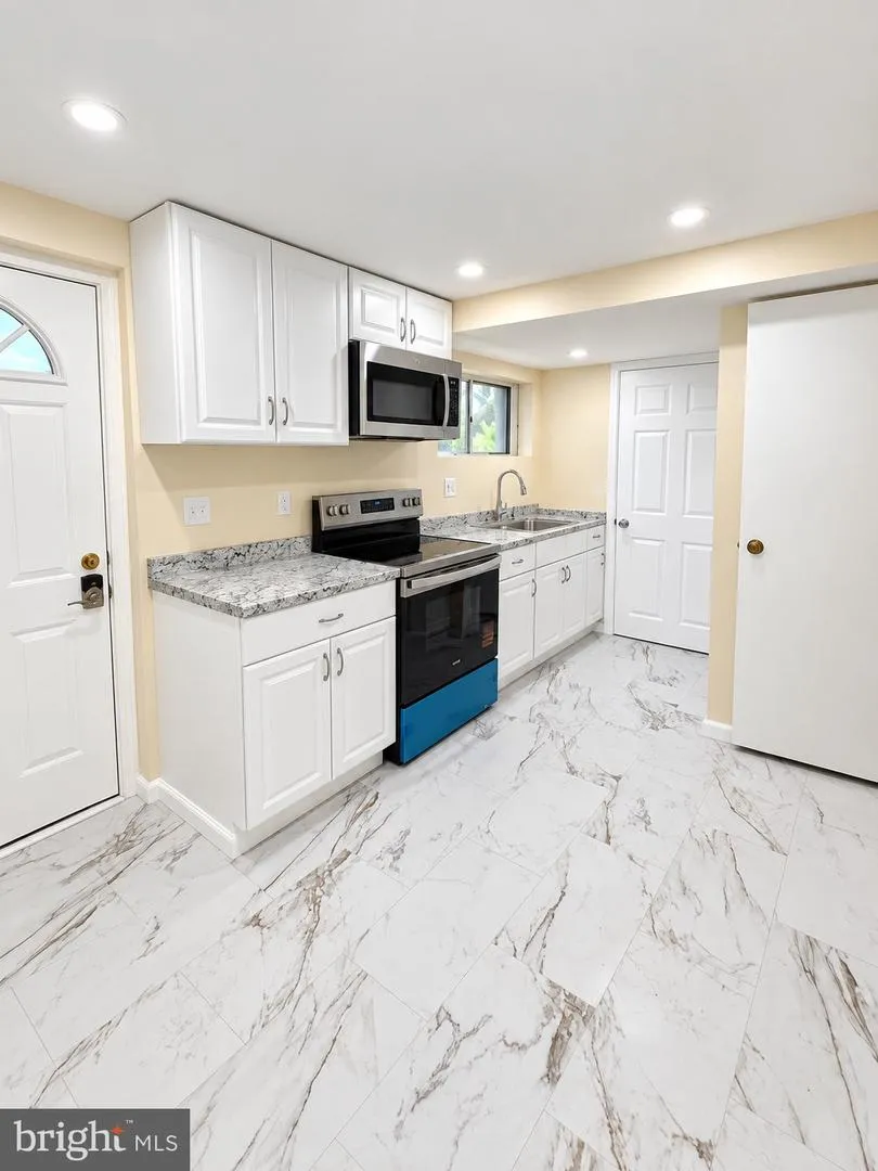 4 LAKECREST CIRCLE Greenbelt, MD 20770