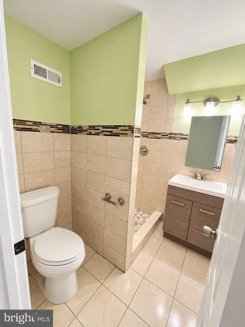 4 LAKECREST CIRCLE Greenbelt, MD 20770