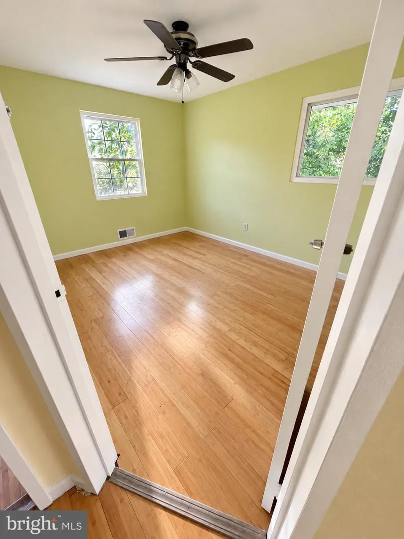 4 LAKECREST CIRCLE Greenbelt, MD 20770