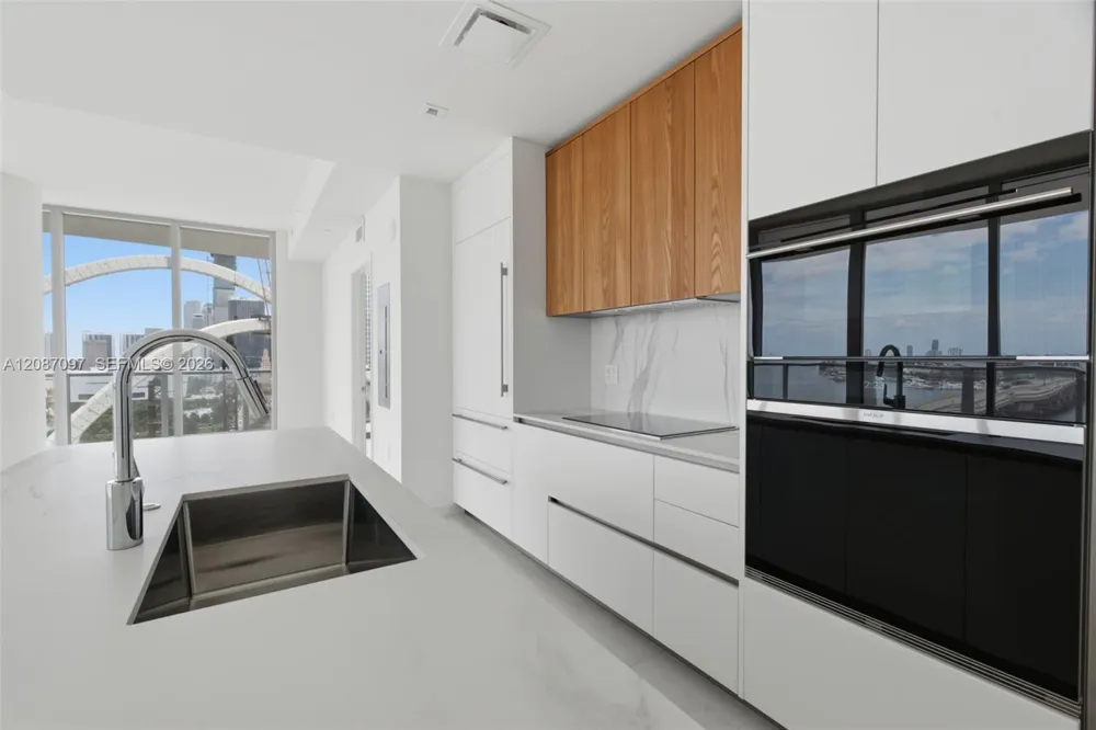 1400 Biscayne Blvd #1801 Miami, FL 33132
