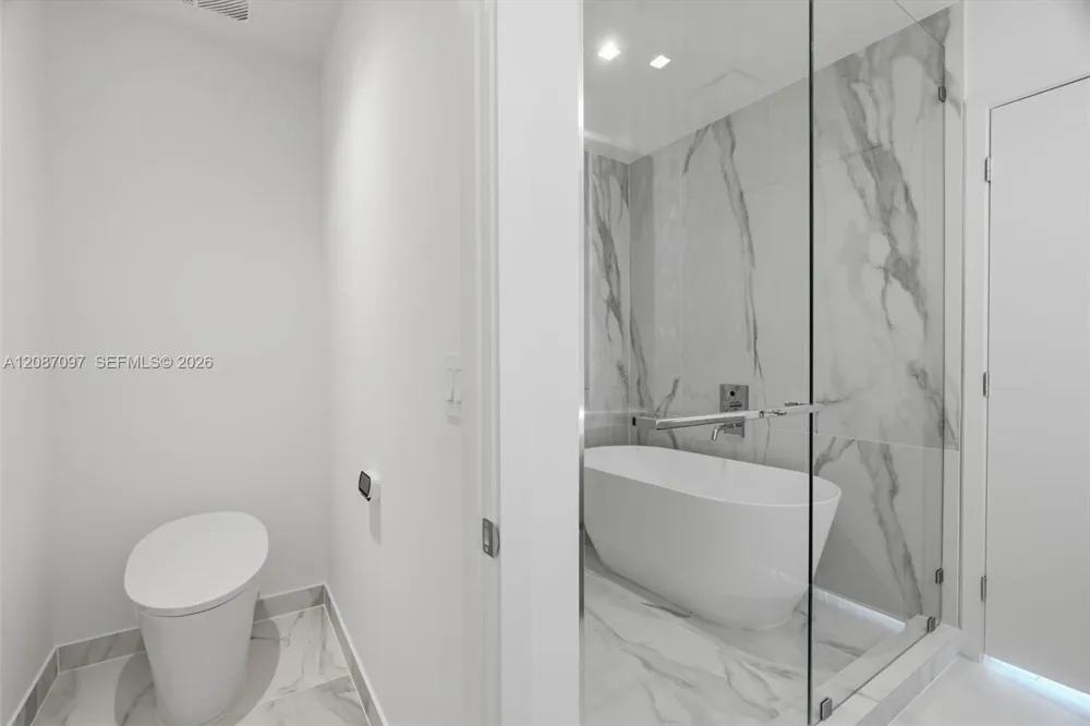 1400 Biscayne Blvd #1801 Miami, FL 33132