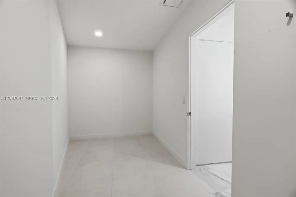 1400 Biscayne Blvd #1801 Miami, FL 33132