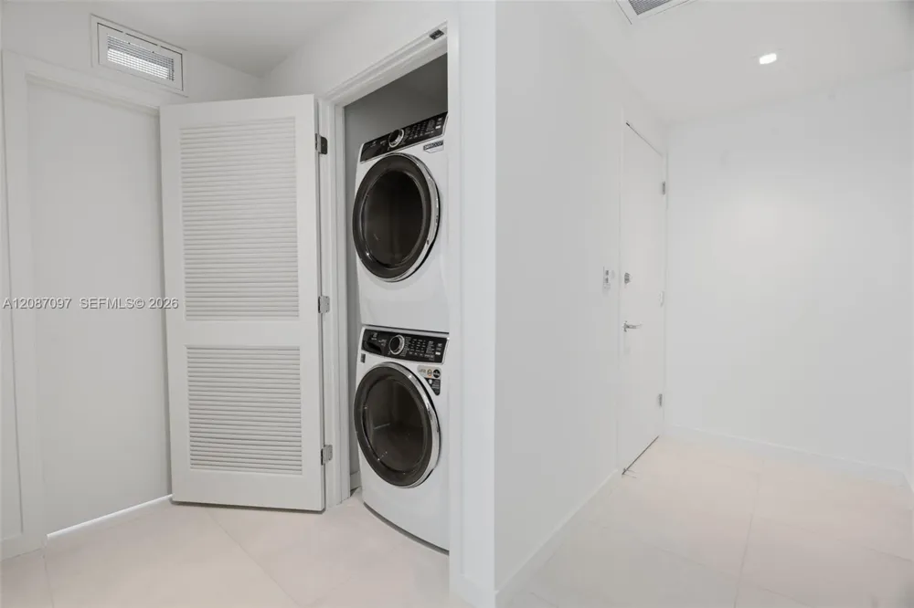 1400 Biscayne Blvd #1801 Miami, FL 33132