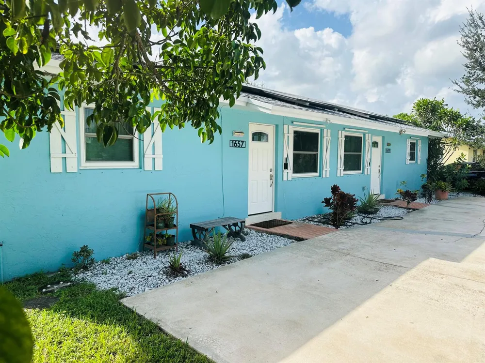 1657 E MAGNOLIA Dr Ln #2 