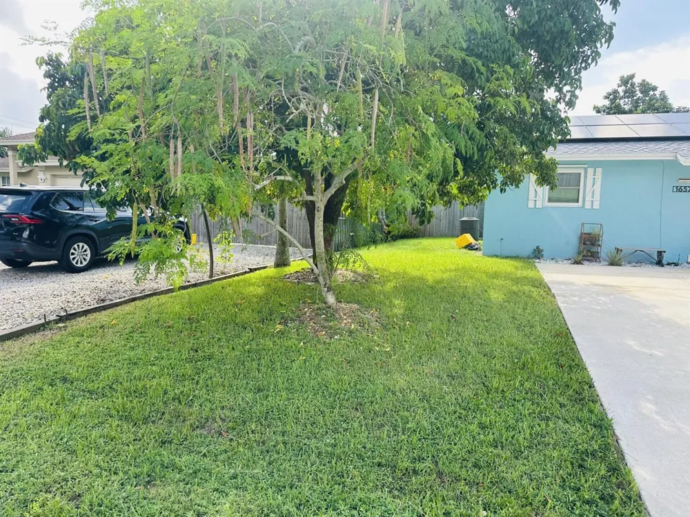 1657 E MAGNOLIA Dr Ln #2 