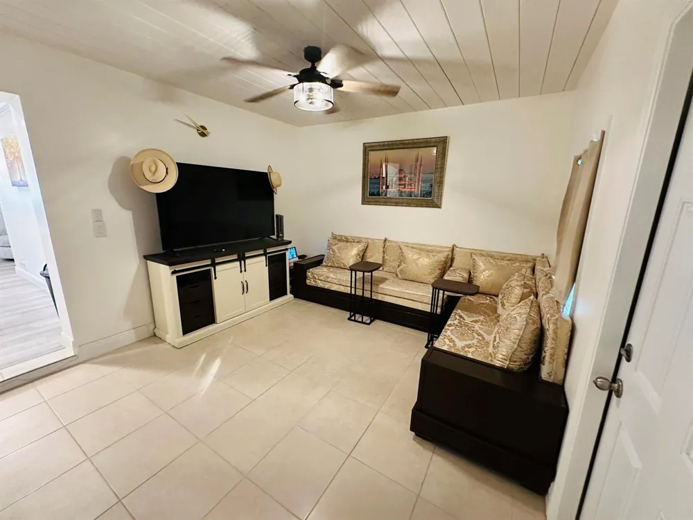 1657 E MAGNOLIA Dr Ln #2 
