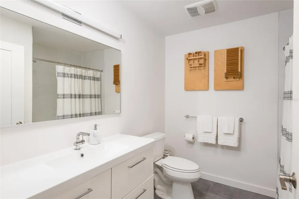 4831 W BAY COURT AVENUE Tampa, FL 33611