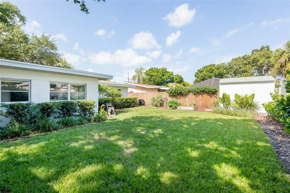 4831 W BAY COURT AVENUE Tampa, FL 33611