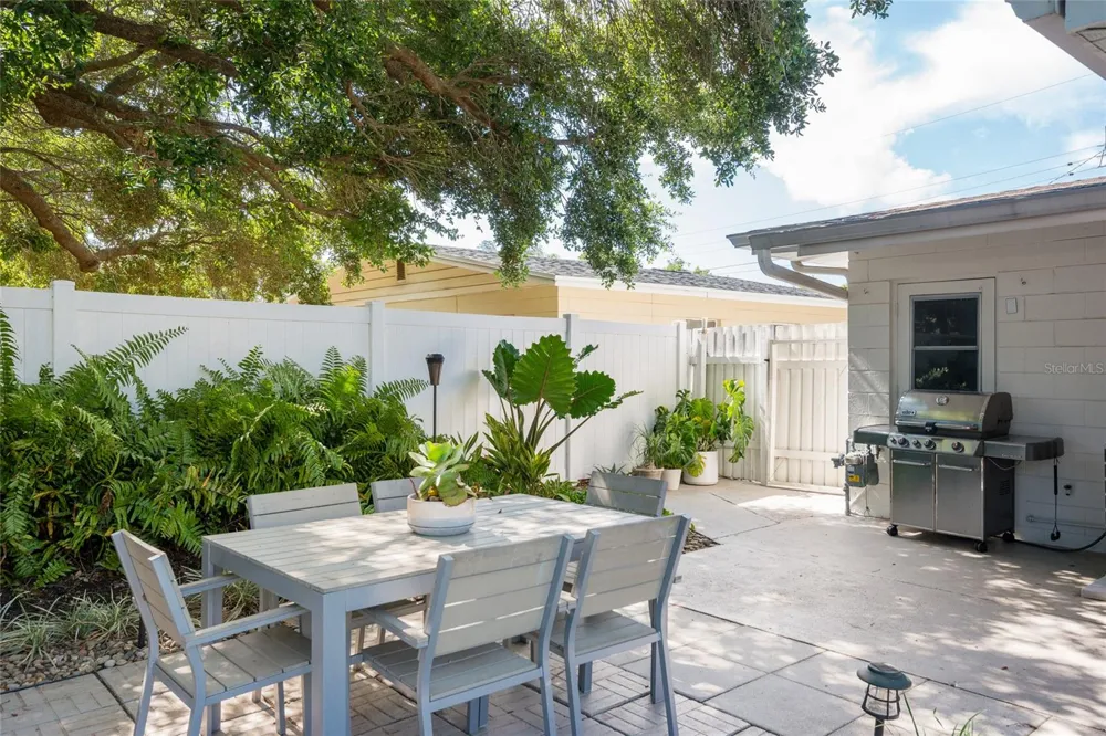 4831 W BAY COURT AVENUE Tampa, FL 33611