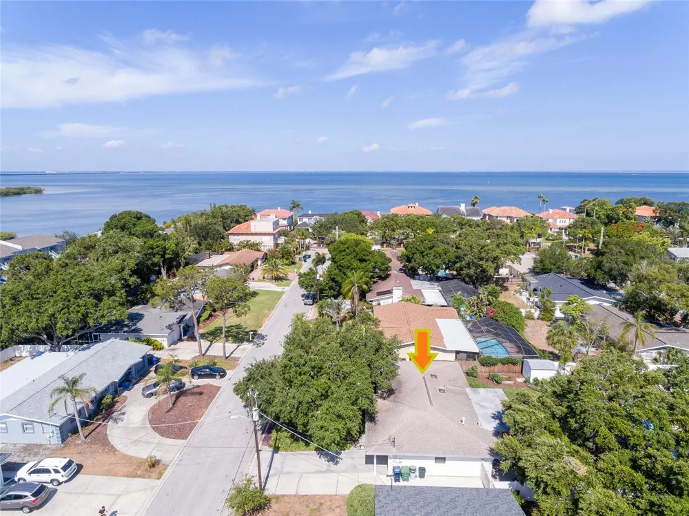 4831 W BAY COURT AVENUE Tampa, FL 33611