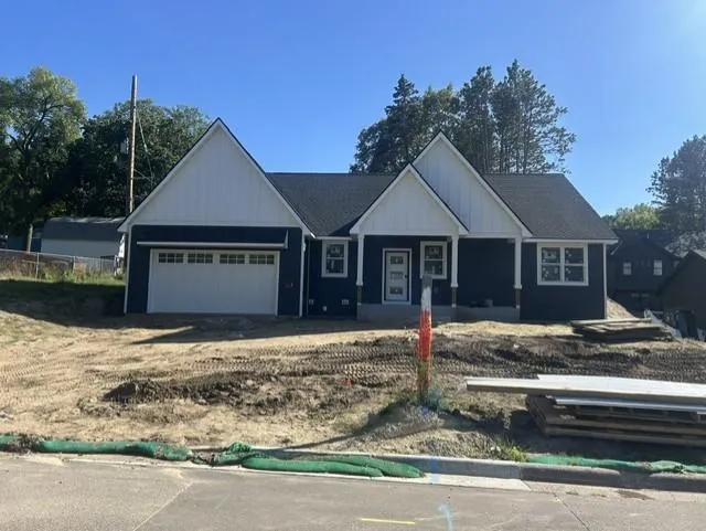 692 Skillman Avenue W Roseville, MN 55113