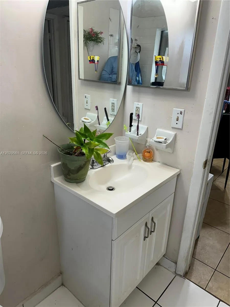 15360 SW 72 ST #21 Miami, FL 33193