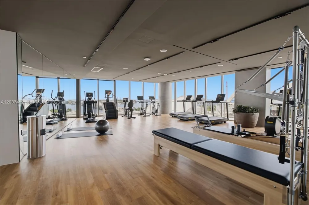 1400 Biscayne Blvd #3803 Miami, FL 33132
