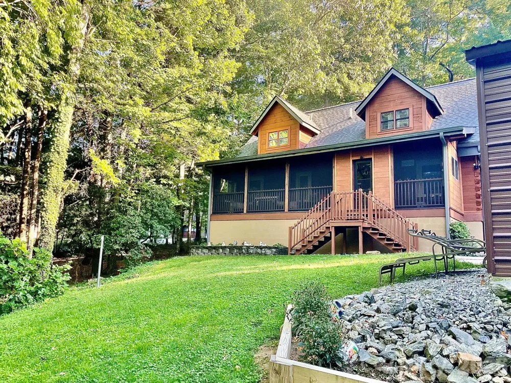 153 Montgomery Place Lane Zirconia, NC 28790