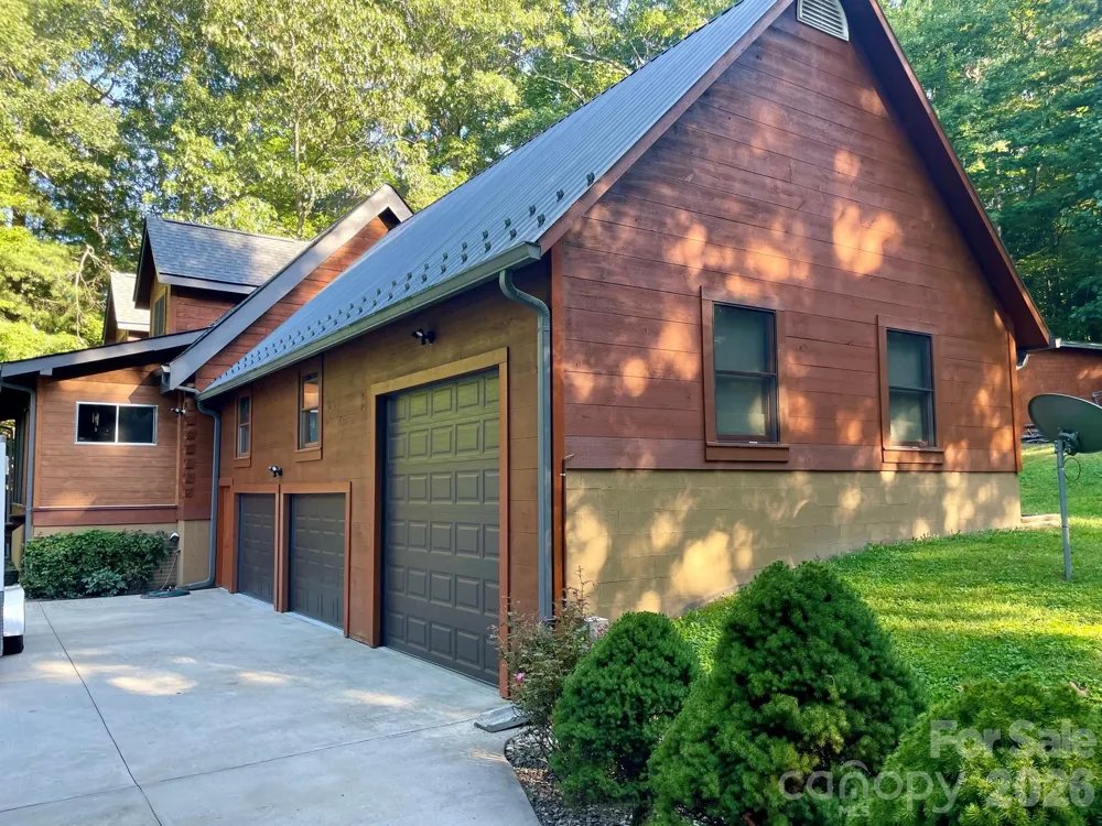 153 Montgomery Place Lane Zirconia, NC 28790