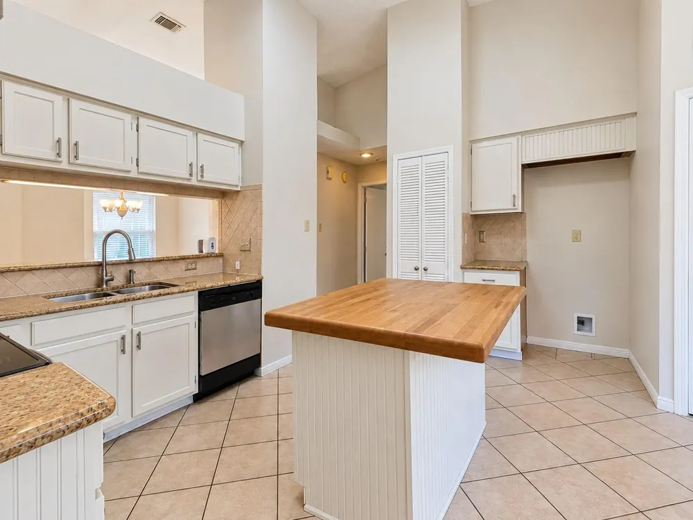 15823 Oak Mountain Drive Houston, TX 77095