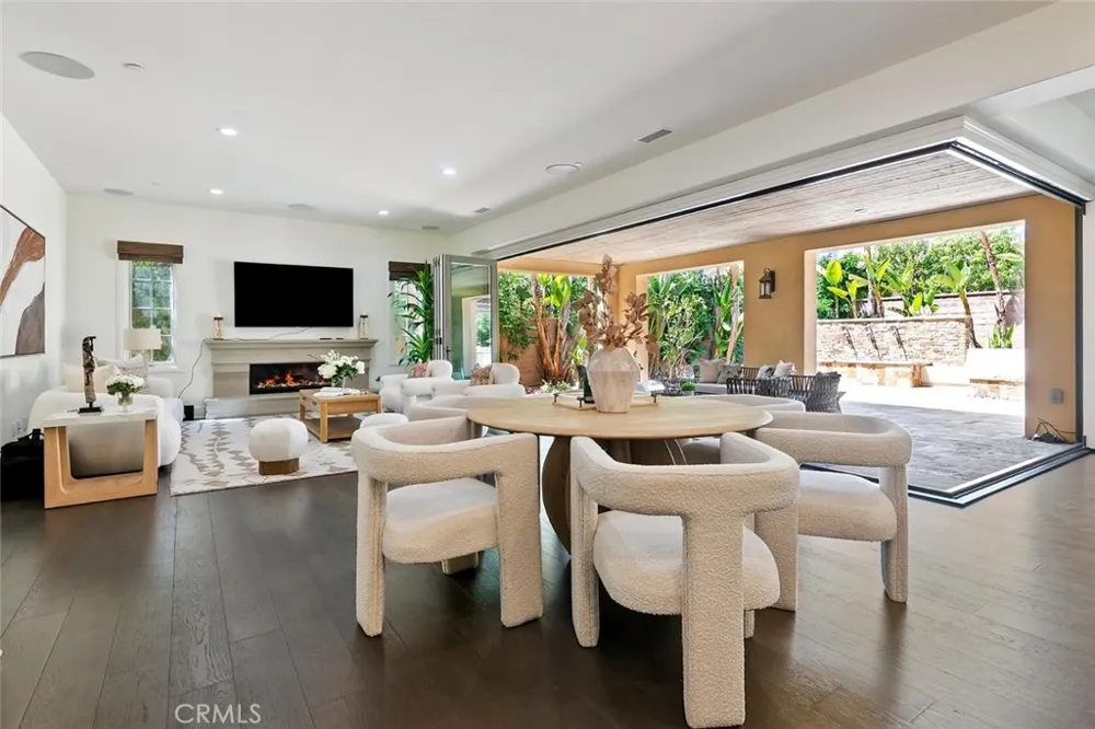 115 Candleglow Irvine, CA 92602