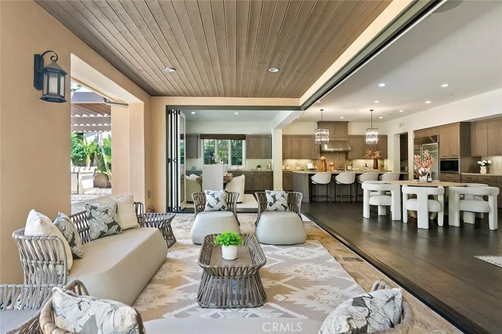 115 Candleglow Irvine, CA 92602