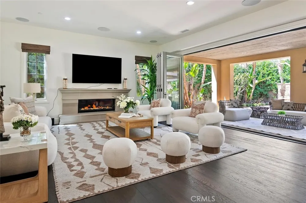 115 Candleglow Irvine, CA 92602
