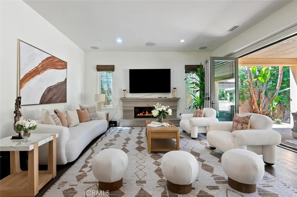 115 Candleglow Irvine, CA 92602