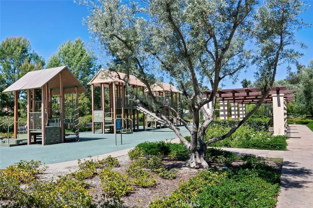 115 Candleglow Irvine, CA 92602