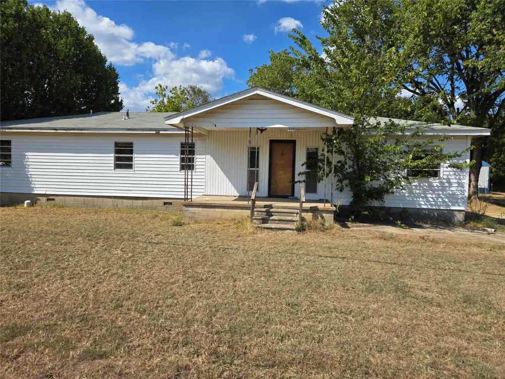 320 5th Francis, OK 74844