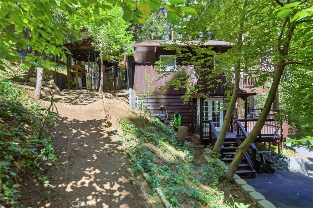 1044 Lausanne Crestline, CA 92325